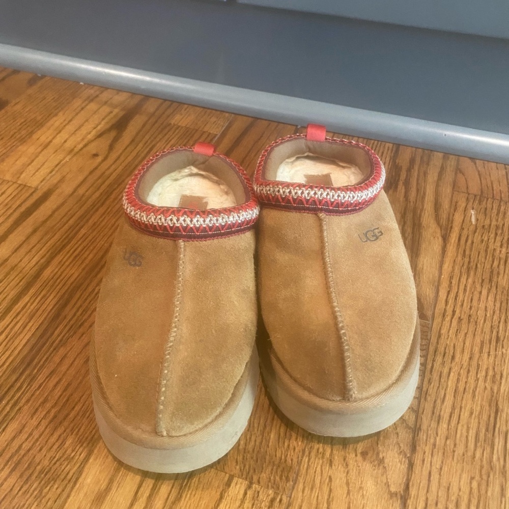 UGG Kids tazz. Size 3